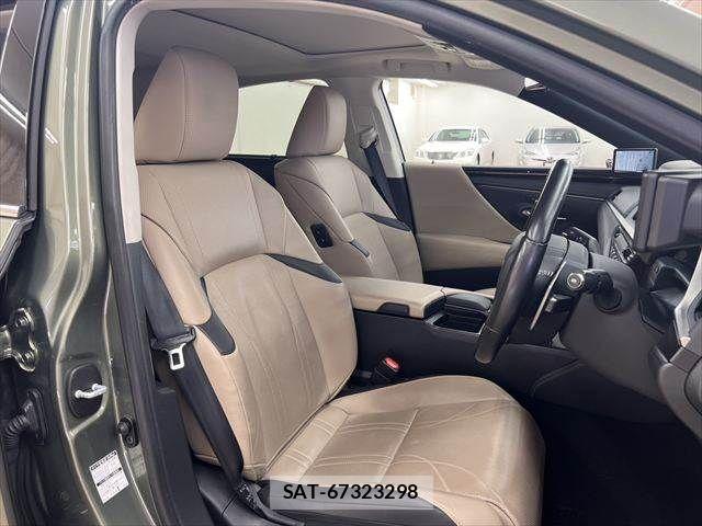 Lexus ES 2020-09 8230602-7