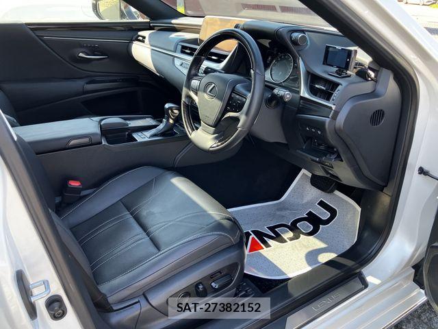 Lexus ES 2019-01 8245697-10