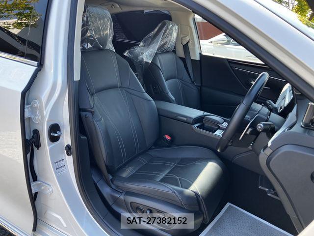 Lexus ES 2019-01 8245697-11