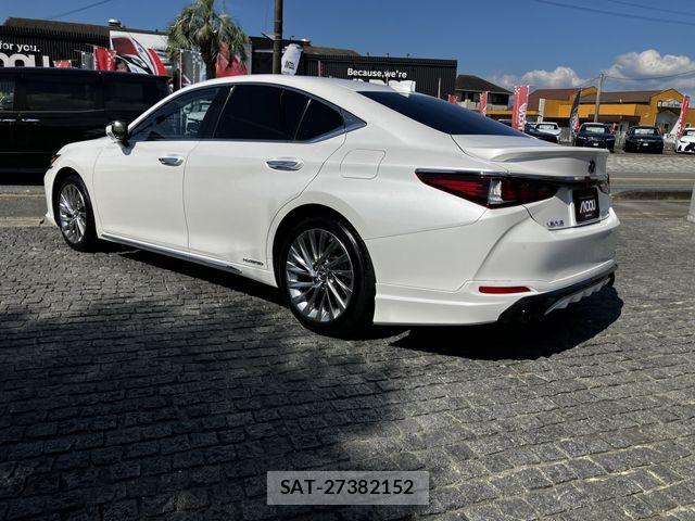 Lexus ES 2019-01 8245697-3