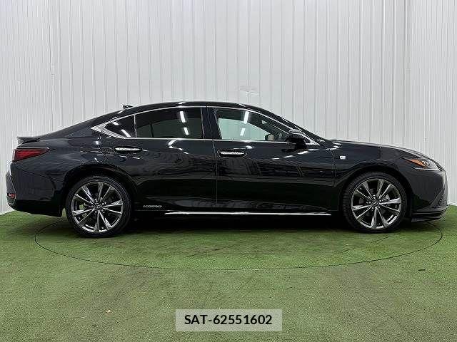 Lexus ES 2019-11 8245698-17
