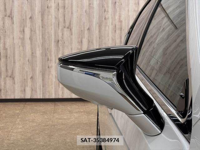 Lexus ES 2021-11 8245696-23