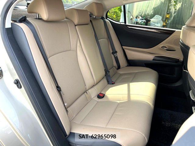 Lexus ES 2019-09 8315164-10