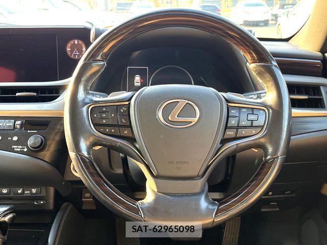 Lexus ES 2019-09 8315164-11