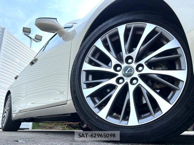 Lexus ES 2019-09 8315164-14