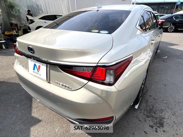 Lexus ES 2019-09 8315164-18