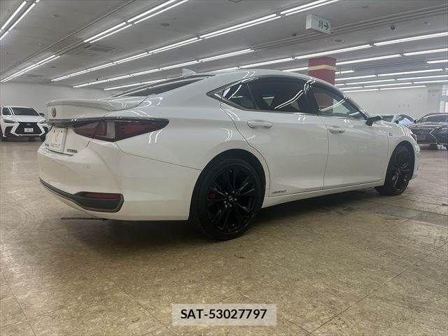 Lexus ES 2021-11 8315160-15