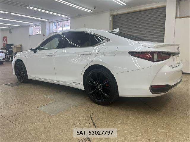 Lexus ES 2021-11 8315160-17