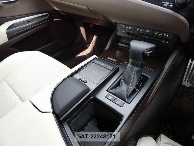 Lexus ES 2019-04 8315159-15