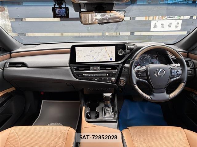 Lexus ES 2023-01 8354835-11