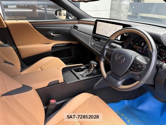 Lexus ES 2023-01 8354835-12
