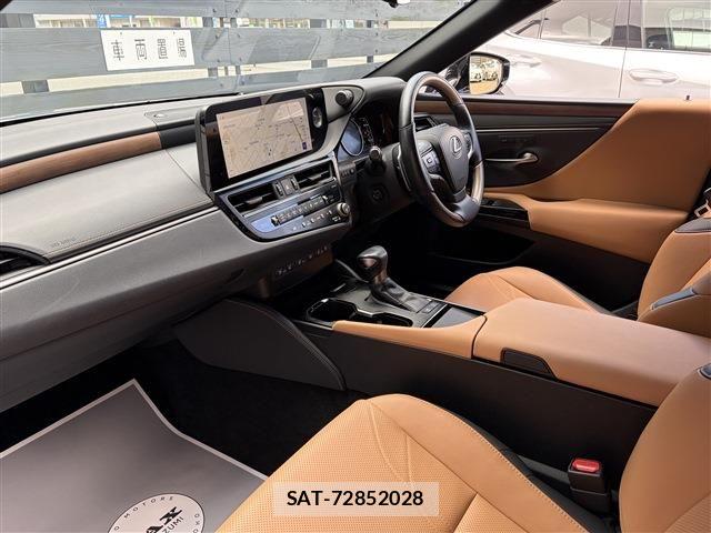 Lexus ES 2023-01 8354835-14