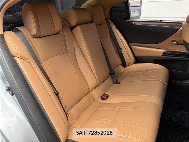 Lexus ES 2023-01 8354835-16