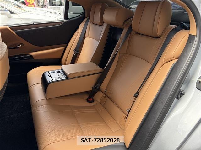 Lexus ES 2023-01 8354835-17