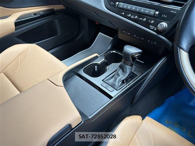 Lexus ES 2023-01 8354835-23