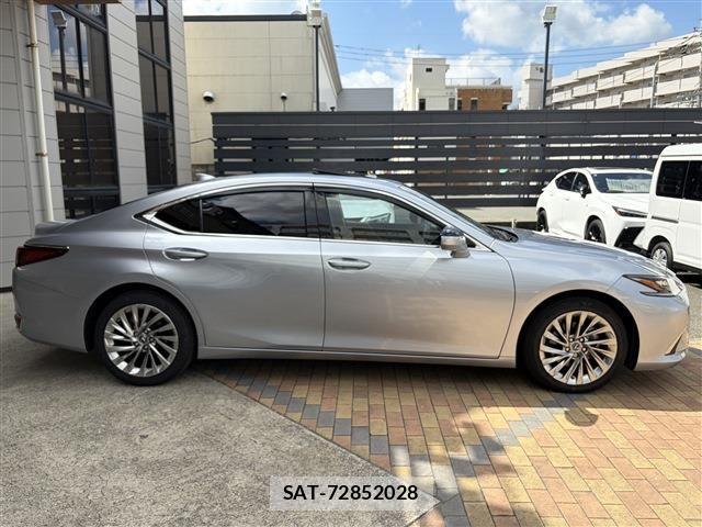 Lexus ES 2023-01 8354835-6