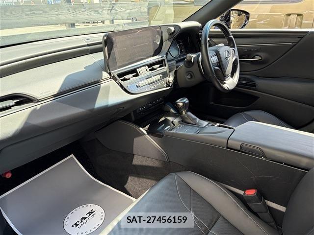 Lexus ES 2021-09 8354833-14
