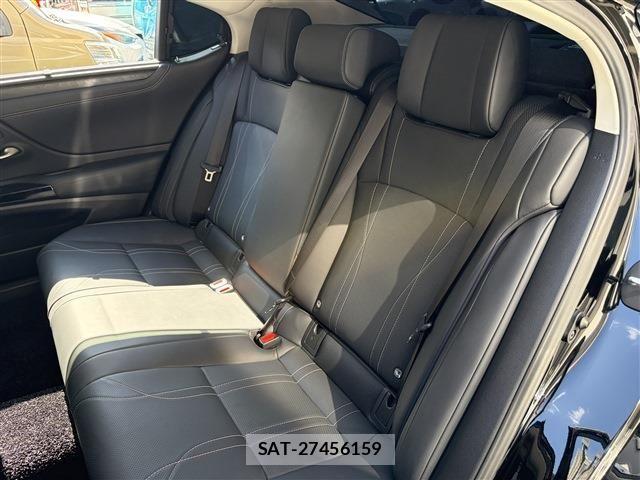 Lexus ES 2021-09 8354833-16