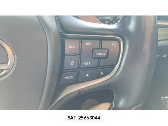 Lexus ES 2021-07 8366702-15