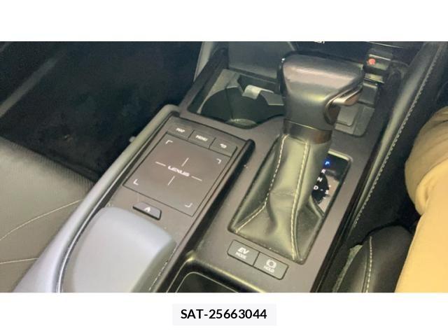 Lexus ES 2021-07 8366702-17
