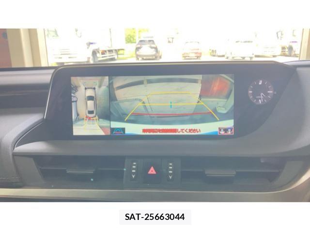 Lexus ES 2021-07 8366702-23