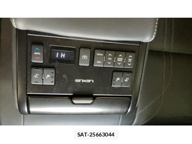 Lexus ES 2021-07 8366702-25