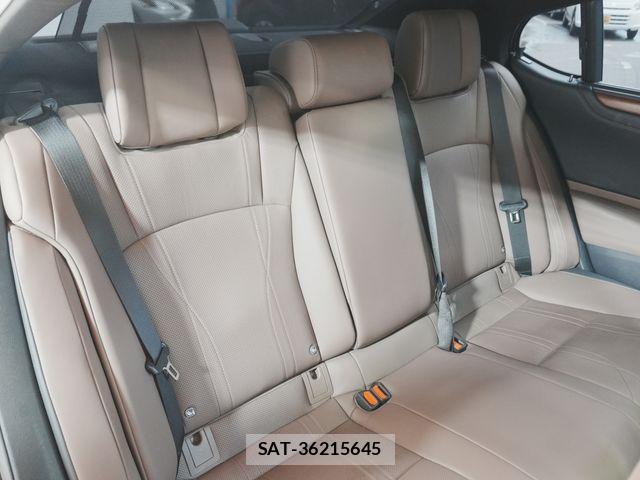 Lexus ES 2022-01 8366698-17