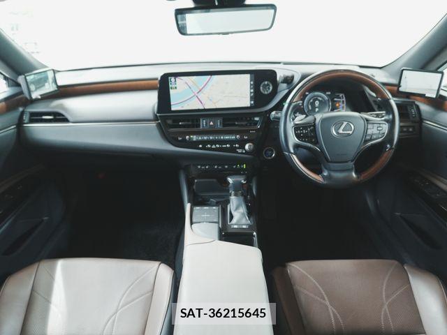 Lexus ES 2022-01 8366698-1