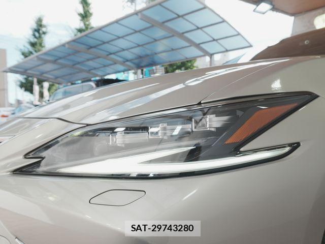 Lexus ES 2022-03 8366700-23