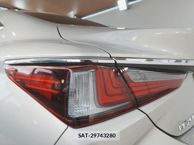 Lexus ES 2022-03 8366700-24