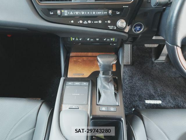 Lexus ES 2022-03 8366700-27