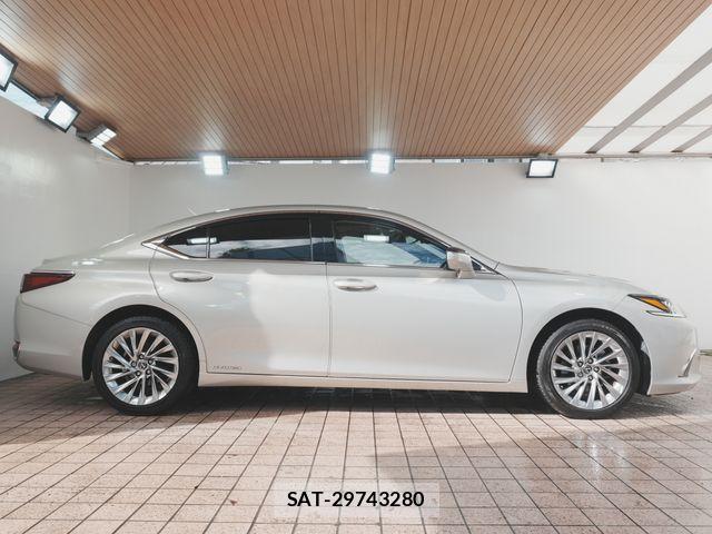 Lexus ES 2022-03 8366700-7