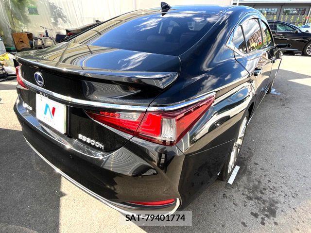 Lexus ES 2019-03 8366701-17