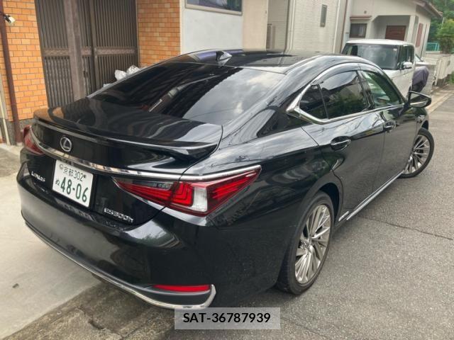 Lexus ES 2021-11 8366697-1