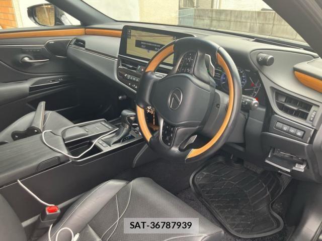 Lexus ES 2021-11 8366697-4