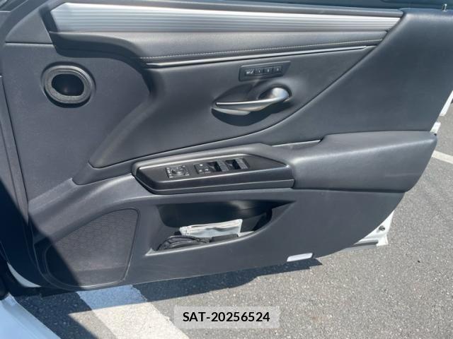 Lexus ES 2019-03 8371793-15