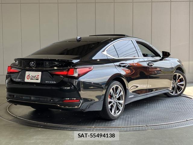 Lexus ES 2019-06 8413258-27