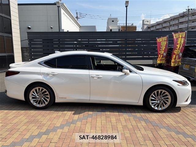 Lexus ES 2019-04 8525485-6
