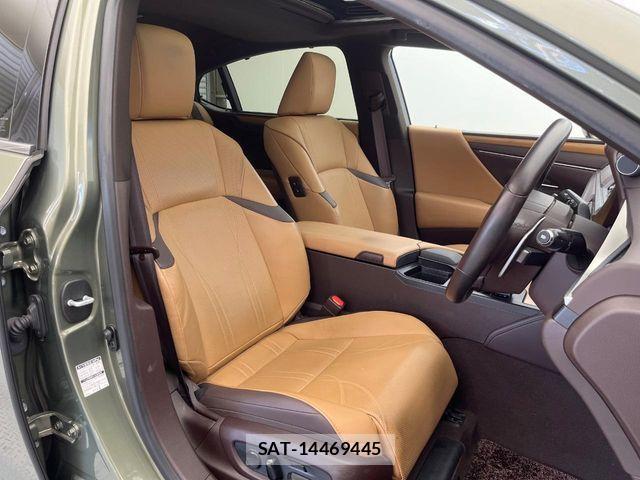 Lexus ES 2019-04 8562402-9