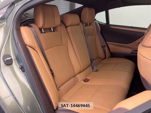 Lexus ES 2019-04 8562402-10