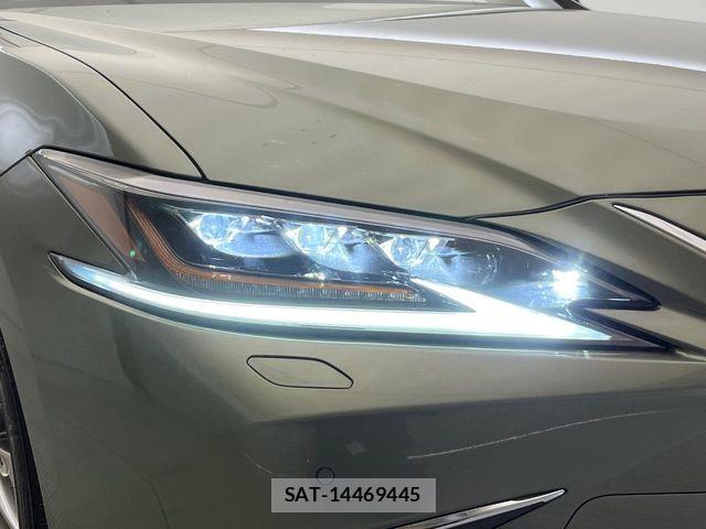 Lexus ES 2019-04 8562402-13
