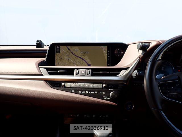 Lexus ES 2019-07 8562404-18
