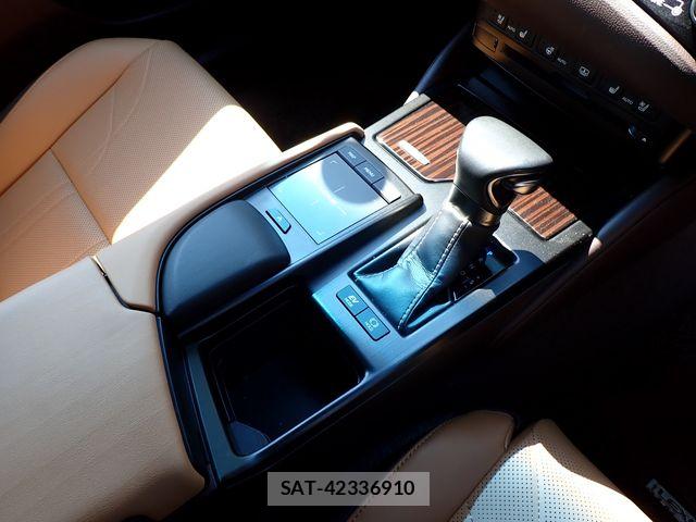 Lexus ES 2019-07 8562404-22
