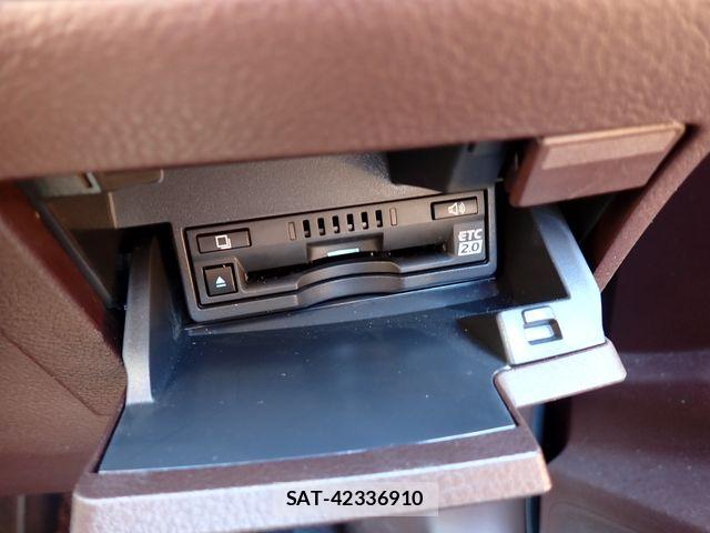 Lexus ES 2019-07 8562404-25