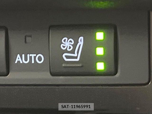 Lexus ES 2018-12 8562403-10