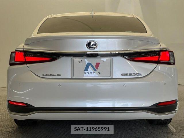 Lexus ES 2018-12 8562403-15