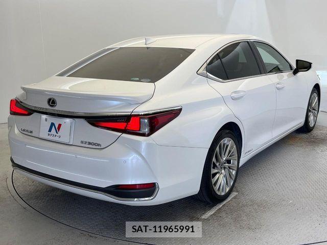 Lexus ES 2018-12 8562403-17