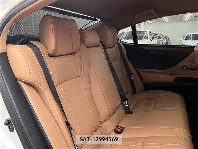 Lexus ES 2022-01 8666380-8