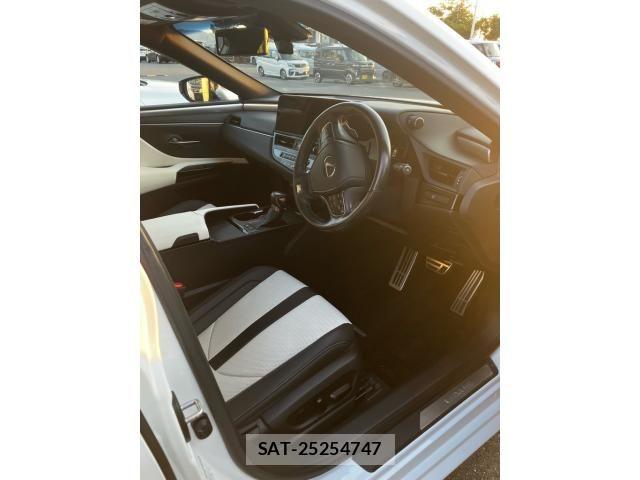 Lexus ES 2023-07 8659896-12