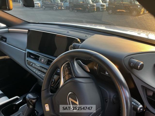 Lexus ES 2023-07 8659896-13